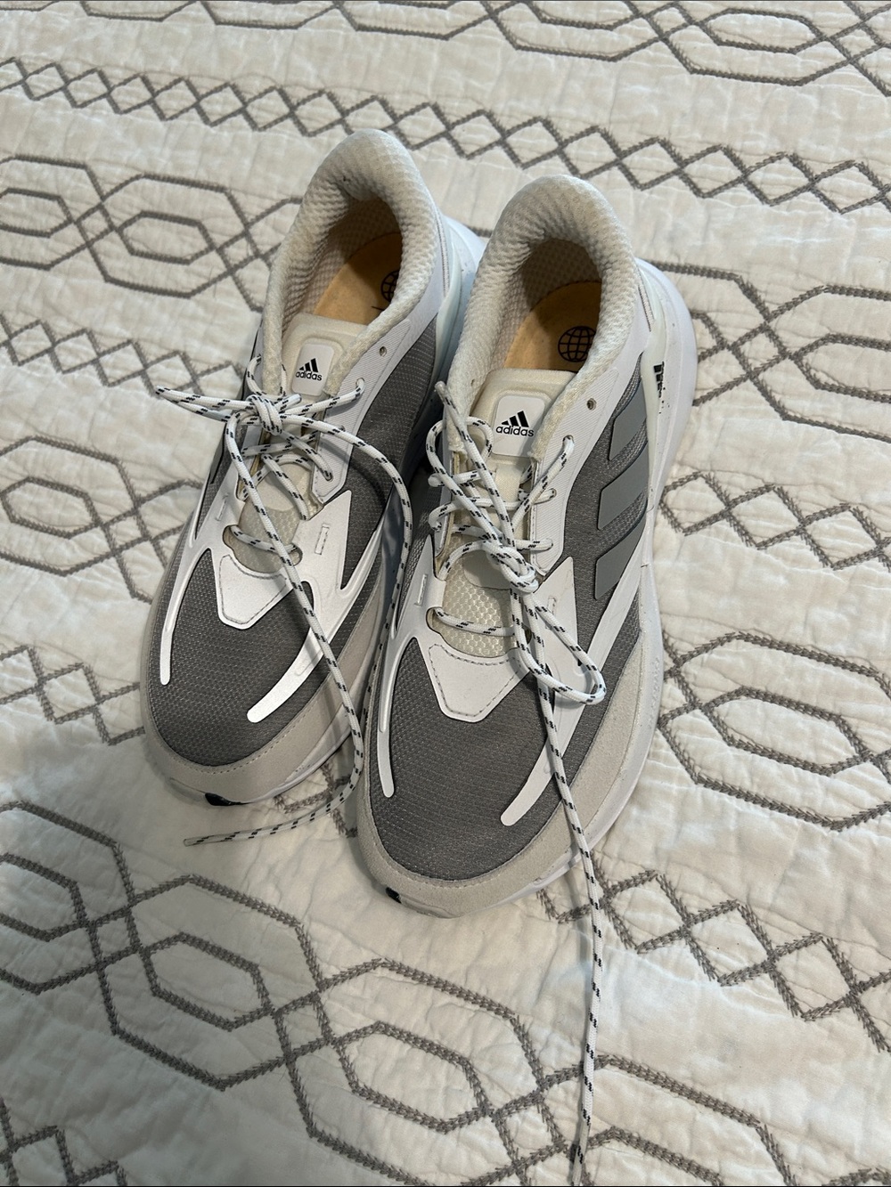 NWOT ! adidas women’s 8 1/2 & White Casual Sneakers